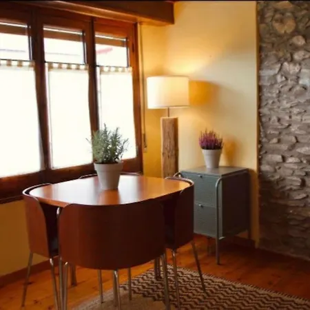 La De Llivia, Cerdanya, Puigcerda. Apartment